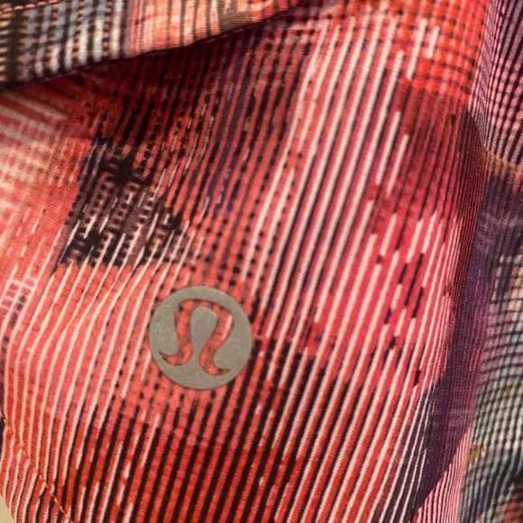 Lululemon Speed shorts. Size 8. No flaws. Multicolor pattern - Picture 2 of 2